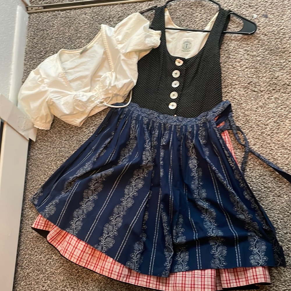 Authentic Austrian dirndl, EUC